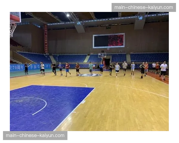 为提升比赛流畅度,联赛将测试新的换人规则,允许在对方卧草时不停表 为提升比赛流畅度,联赛将测试新的换人规则,允许在对方卧草时不停表