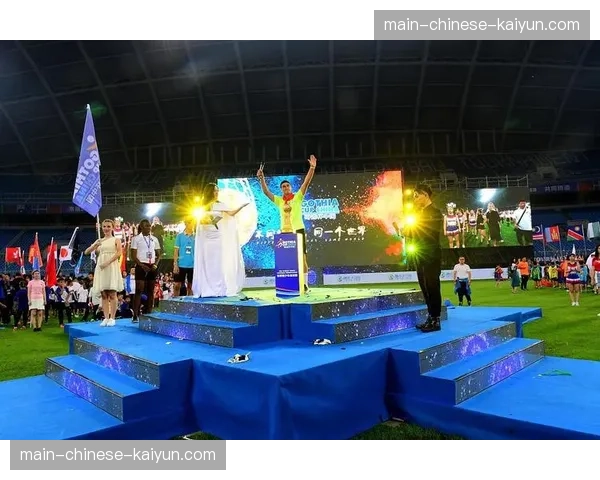 西甲裁判委员会宣布，将引入更严厉的处罚措施打击赛场辱骂行为